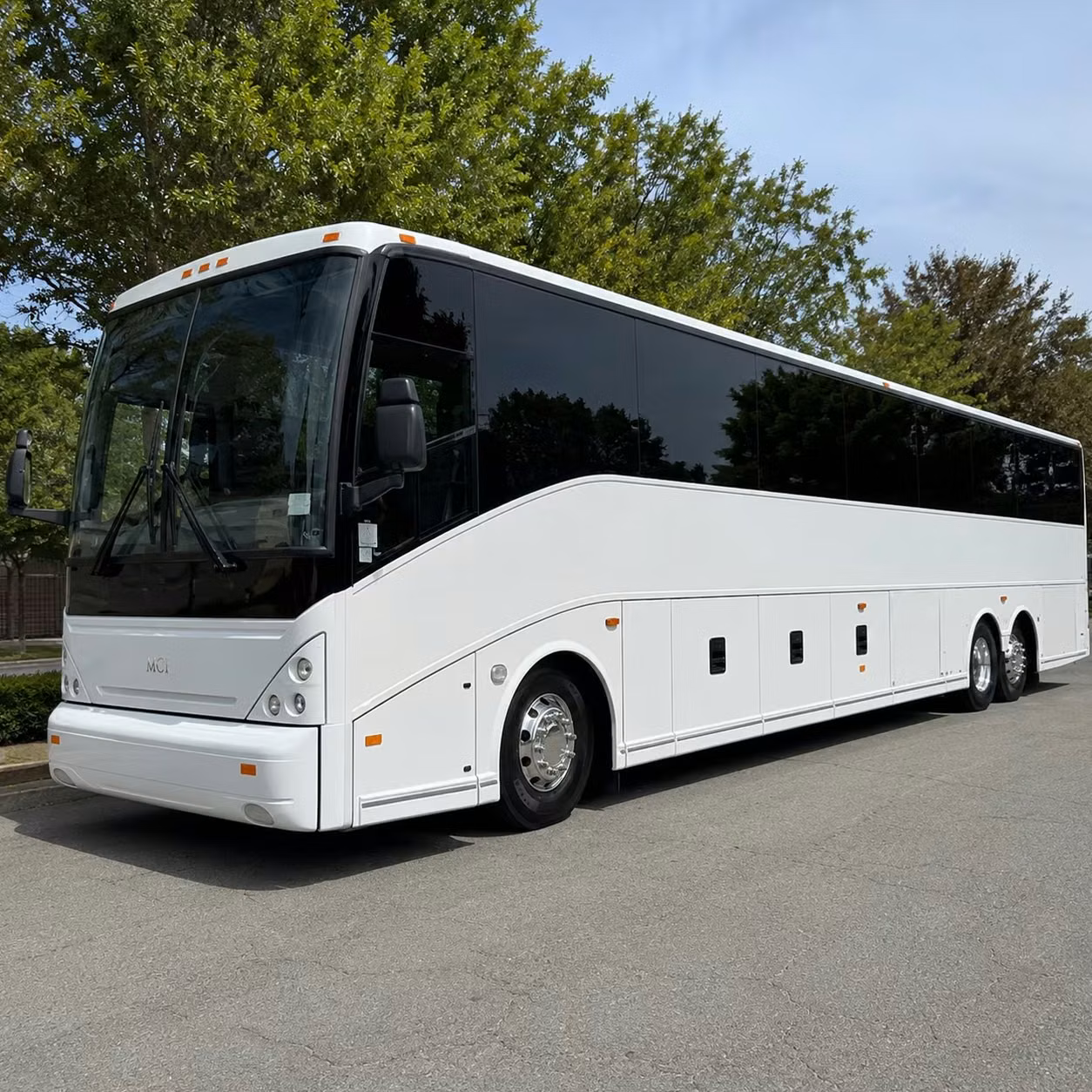 ski season airport shuttles getting your group from cos or dia to breckenridge vail and telluride